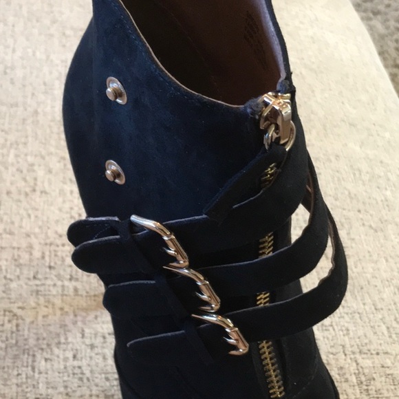 Zigisoho Black Suede Platform Booties. Size 7.5 - Picture 6 of 8